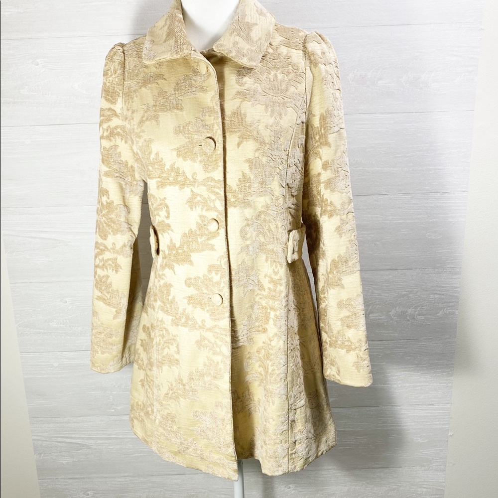 Vertigo Paris Cream Brocade Floral Coat